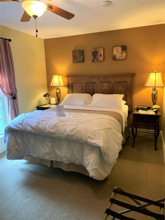 ナイアガラオンザレイク The Red Coat Bed & Breakfast エクステリア 写真