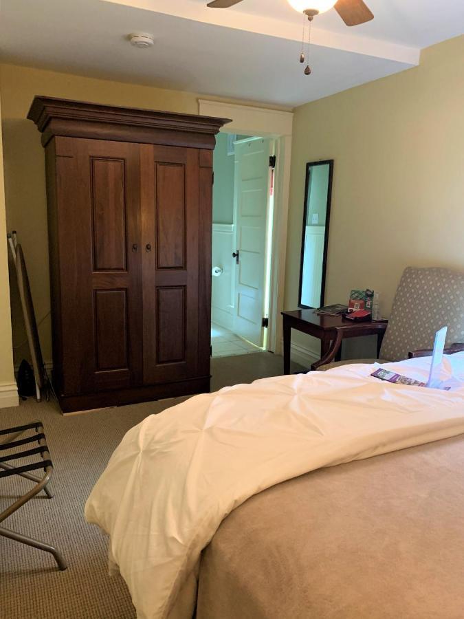 ナイアガラオンザレイク The Red Coat Bed & Breakfast エクステリア 写真
